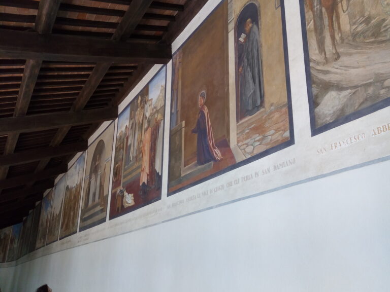 Il Corridoio delle Stimmate è il luogo evocativo per l'espisodio legato a San Francesco e alla storia quotidiana del Santuario.