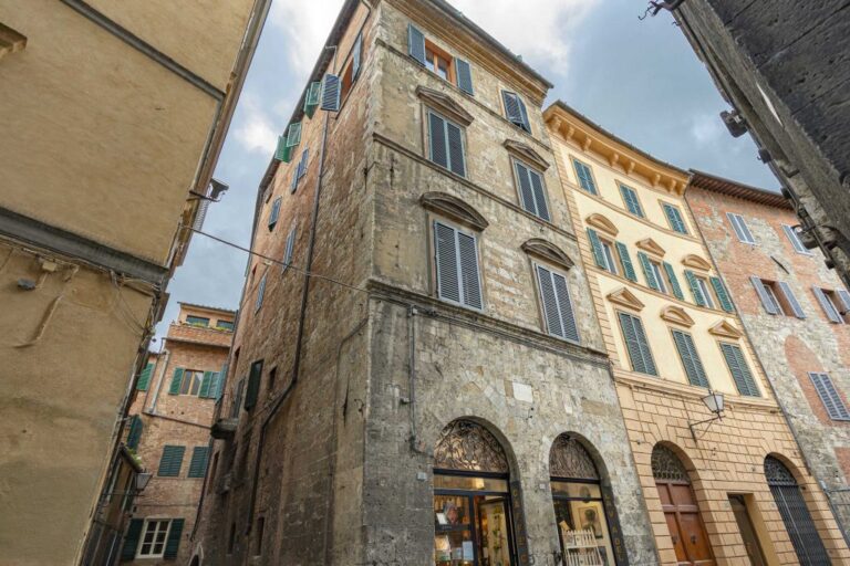 Birthplace of Cecco Angiolieri, one of the first "accursed poets".