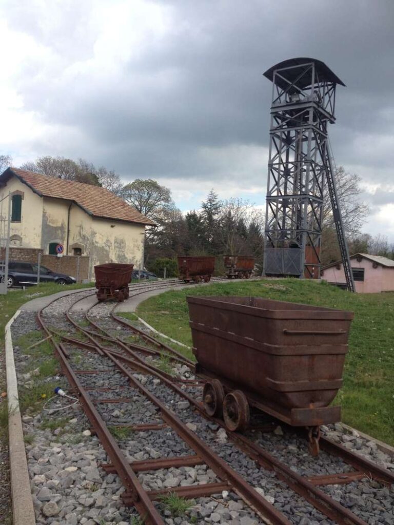 Parco Museo Minerario di Abbadia San Salvatore: dettaglio antichi binari