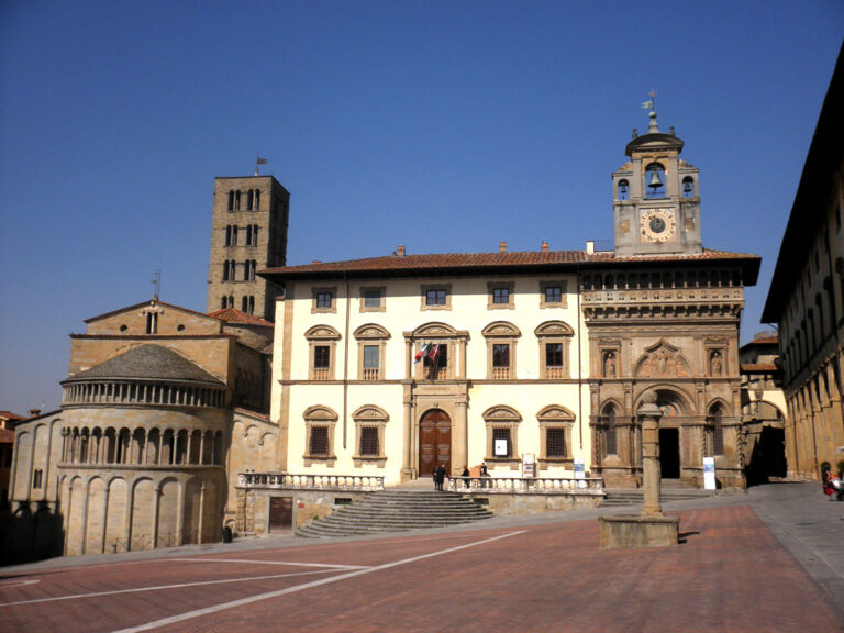 Arezzo e il Casentino. Foto di Piazza Grande